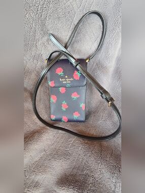 NWOT Kate Spade Madison North/South Ditsy Rose Toss Phone Crossbody :)